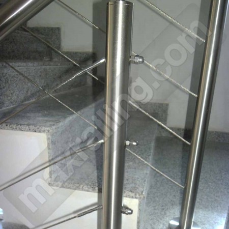 иноксов парапет с въжета